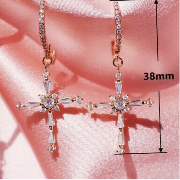 NEw Gorgeous Drop Earrings 14k Rose Gold Plated - Picture 3 of 3